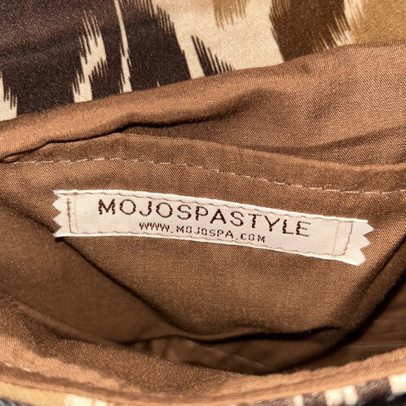 Two new, never used, fabric clutches by Mojo Spa, a Chicago-based salon. - Picture 9 of 9